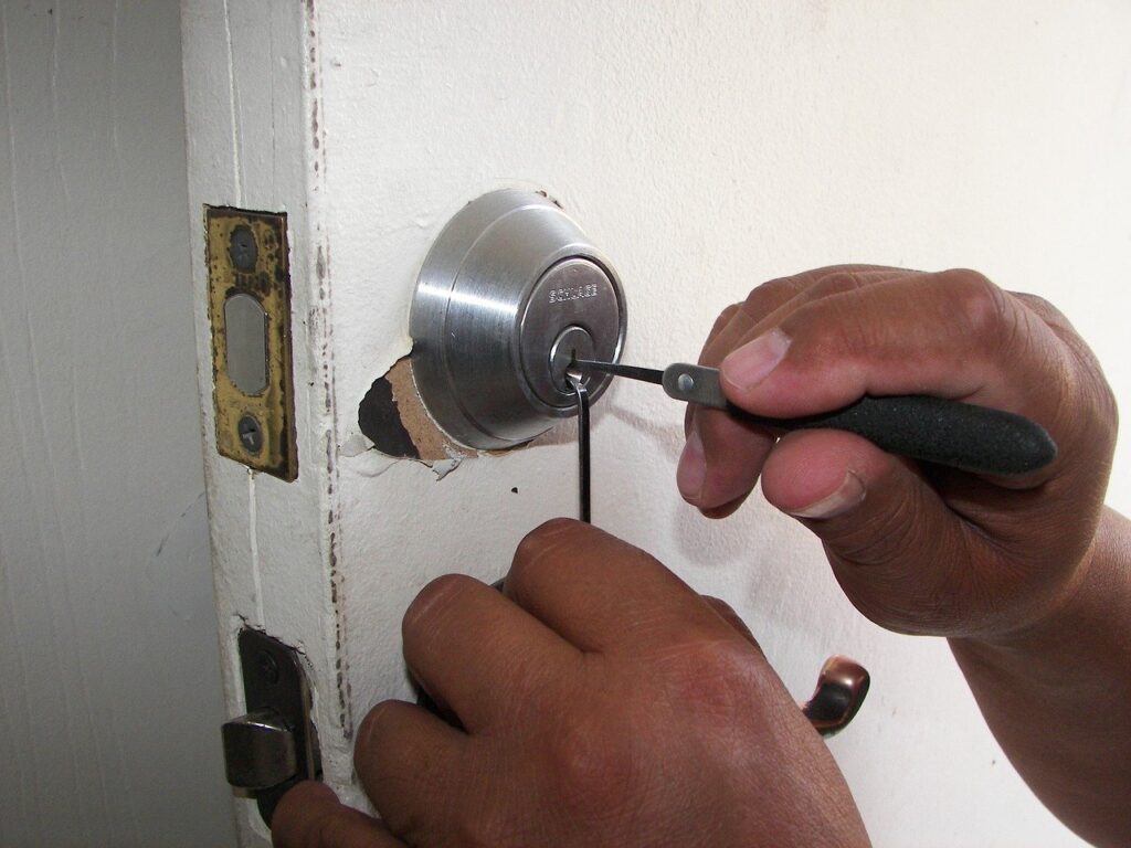 locksmith, locks, unlock-1947387.jpg