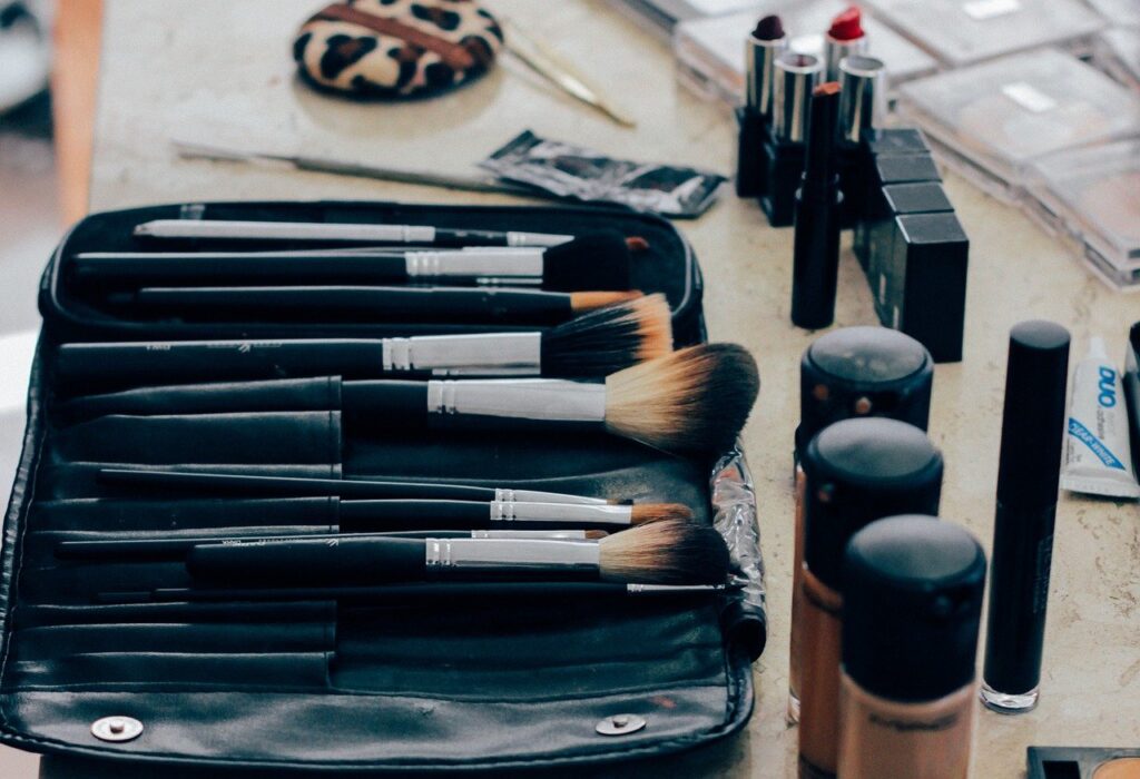 makeup, brushes, cosmetics-1209798.jpg